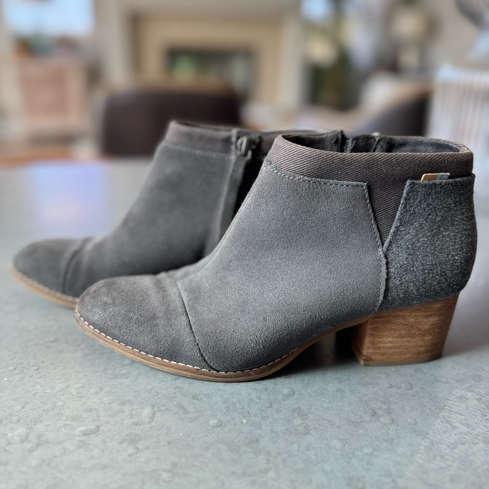 Tom’s Loren Gray Suede Ankle Boots | Women’s Size 8